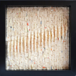 Mosaik aus Smalten, mit wellenartigen Erhebungen, helles beige.